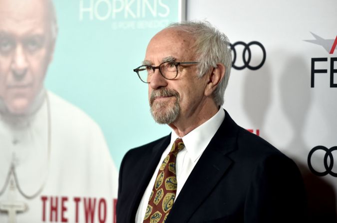 Jonathan Pryce recibe su primera nominación al Oscar por la interpretación del papa Francisco en la película The Two Popes.