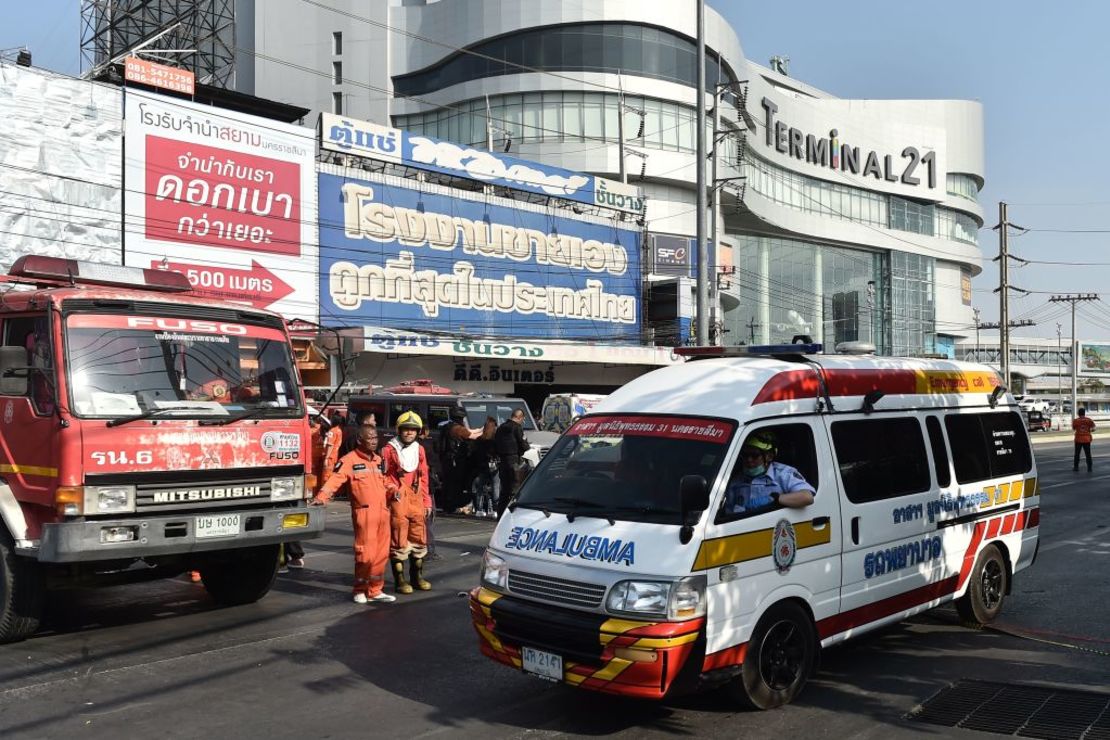 El atacante permaneció muchas horas dentro del centro comercial Terminal 21. / Crédito: LILLIAN SUWANRUMPHA/AFP via Getty Images