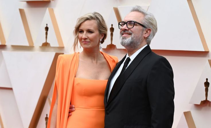 El director británico Sam Mendes y su esposa Alison Balsom. Mendes está nominado al Oscar por su cinta "1917".