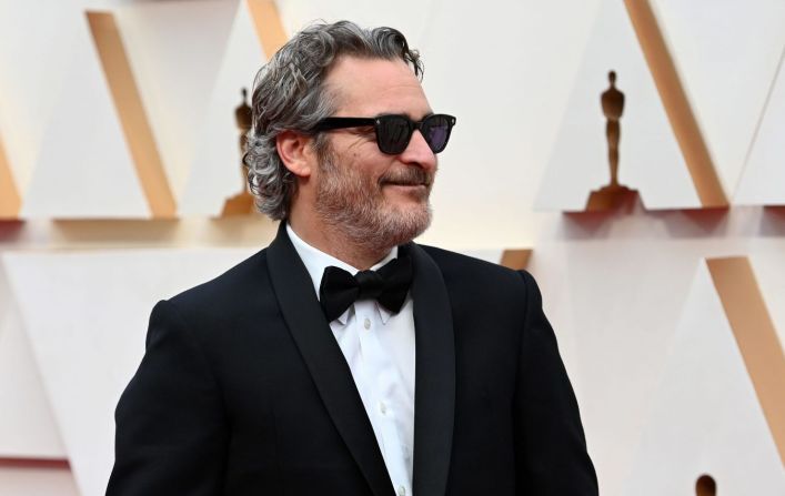 El actor Joaquin Phoenix, nominado por su papel en “Joker”, en la alfombra roja de los premios Oscar 2020.