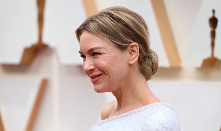 La actriz estadounidense Renee Zellweger, nominada al Oscar por su papel en “Judy”, en la alfombra roja de los premios Oscar 2020.