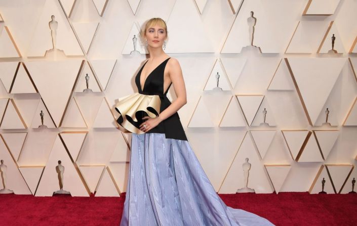 La actriz Saoirse Ronan, nominada por su papel en la cinta “Little Women”, en la alfombra roja de los premios Oscar 2020.