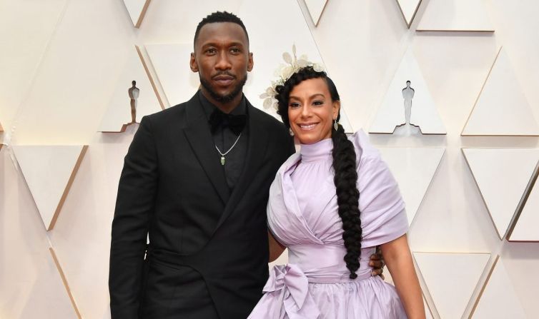 El actor Mahershala Ali y Amatus Sami-Karim en la alfombra roja de los premios Oscar 2020.