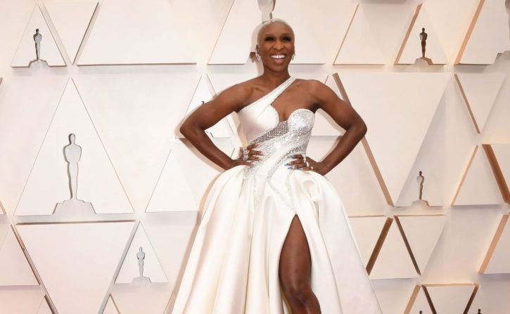 La actriz británica Cynthia Erivo en la alfombra roja de los premios Oscar 2020. Erivo está nominada por su papel en la cinta “Harriet”.