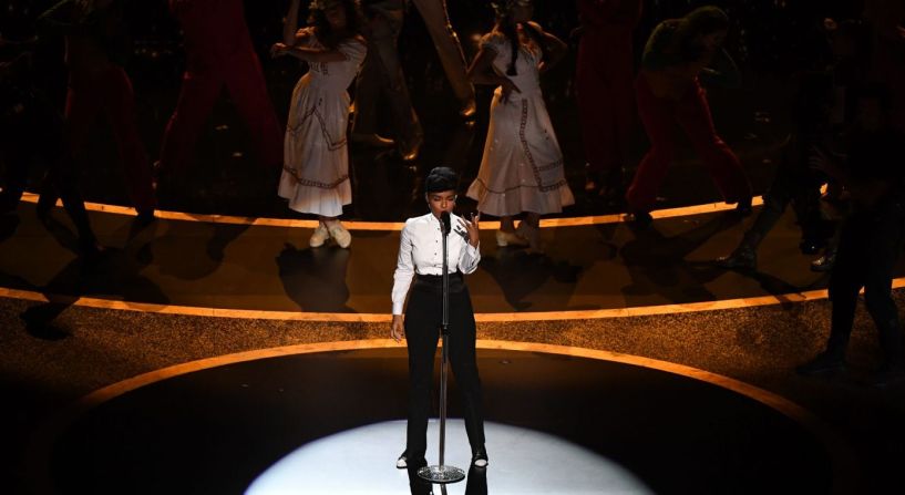 La actriz y cantante estadounidense Janelle Monáe estuvo a cargo del acto de apertura de la edición 92 de los premios Oscar.