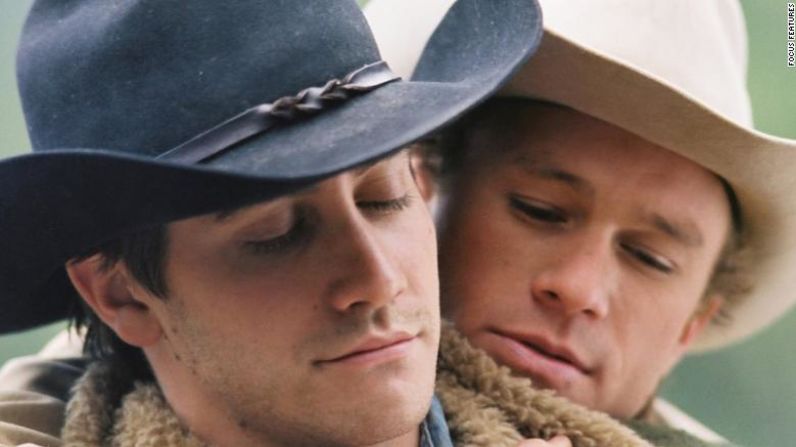 “Brokeback Mountain” (2005) – Esta película en la que participaron Jake Gyllenhaal y Heath Ledger tiene un puntaje en IMDb de 7,7/10.