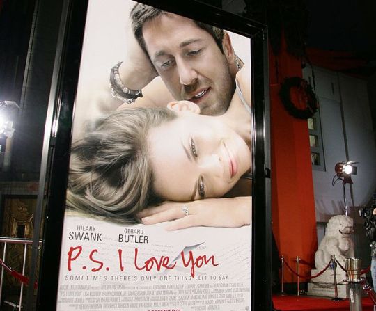 “P.S. I Love You” (2007) – Esta película que contó con la actuación de Hilary Swank y Gerard Butler alcanzó una calificación de 7/10 en IMDb.