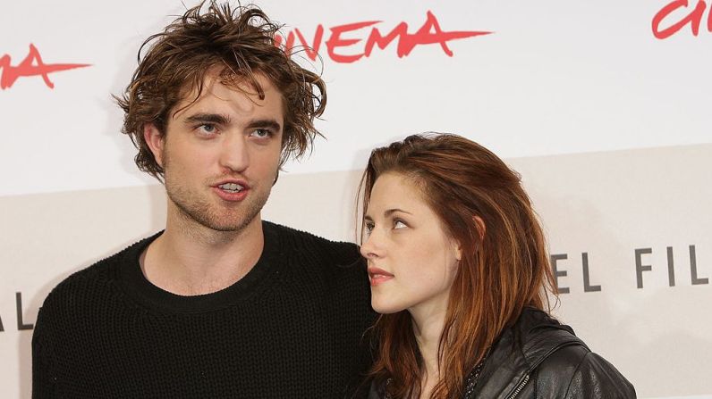 Robert Pattinson y Kristen Stewart en las toma de fotos de 'Crepúsculo" durante el tercer Festival de Cine Internacional de Roma en octubre de 2008.