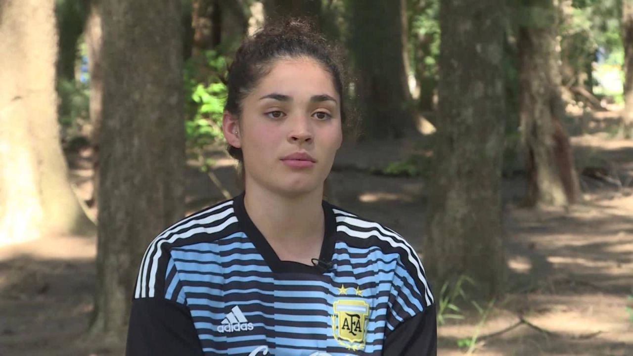 CNNE 777939 - chiara singarella representa a argentina en futbol y balonmano