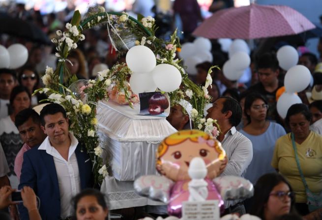 En redes sociales los hashtags #FatimaVive #fatimacecilia han reunido miles de comentarios repudiando el crimen, y se suman a uno más que pide #RenunciaAMLO tras los comentarios del presidente de México, Andrés Manuel López Obrador.