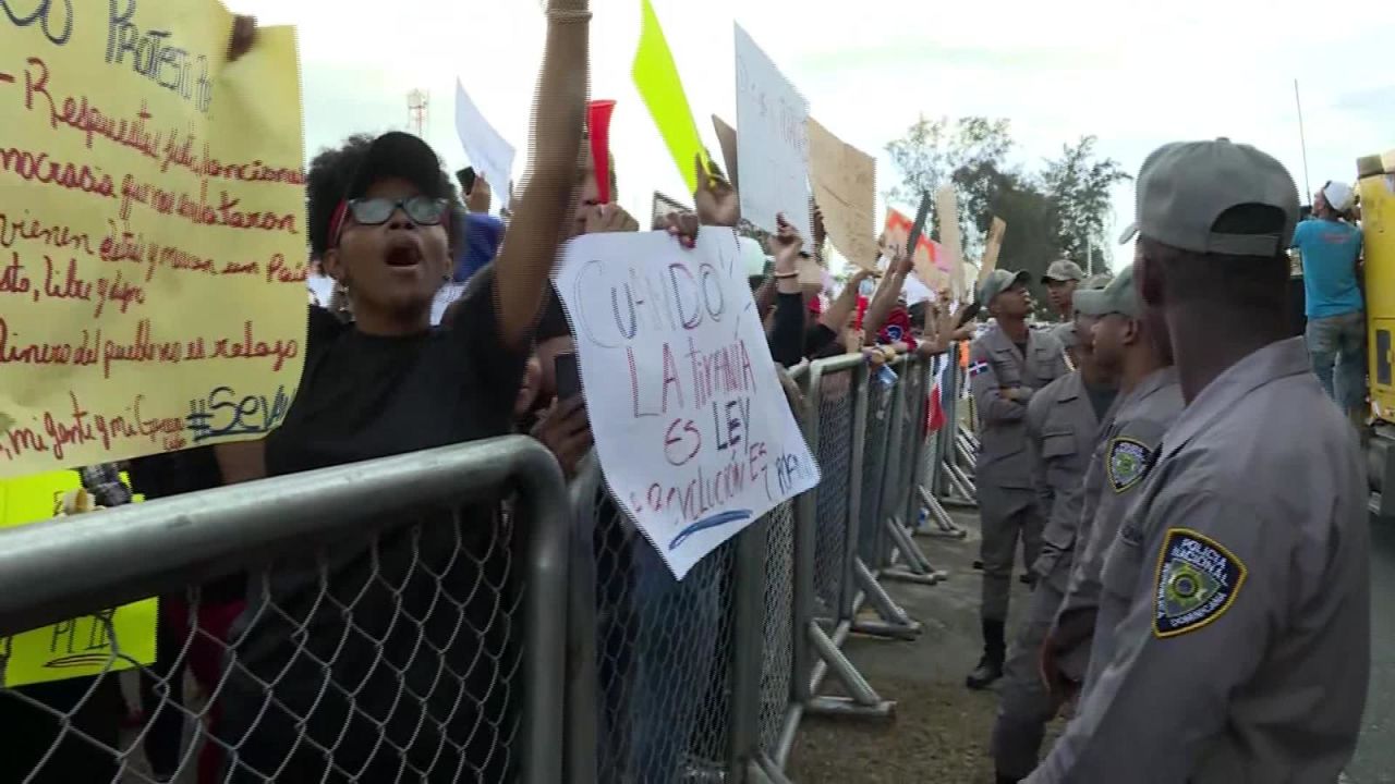 CNNE 779867 - marchas en republica dominicana en defensa de la democracia