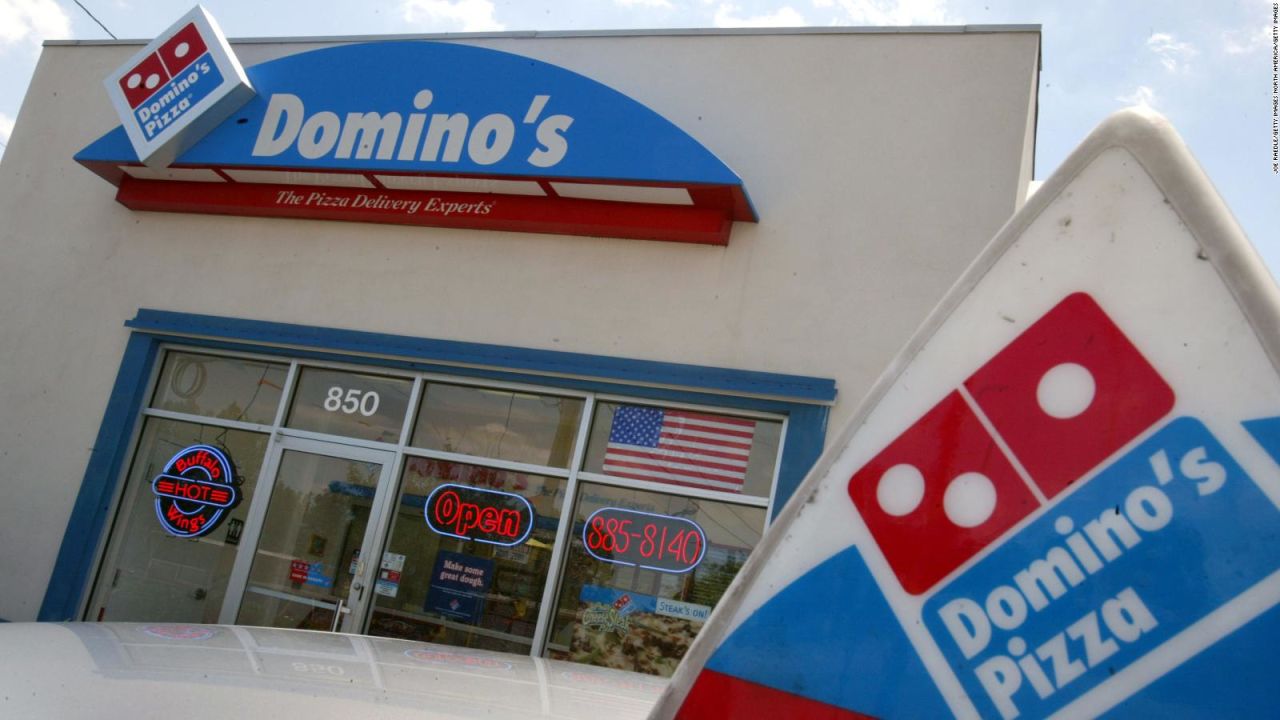 CNNE 779919 - acciones de domino's suben 25%