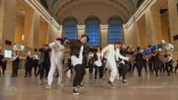 CNNE 781334 - la aventura de bts y jimmy fallon en nueva york