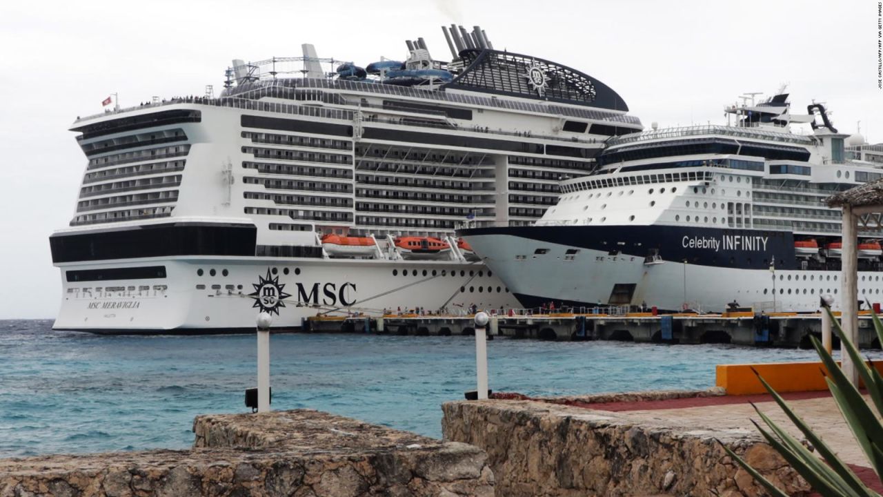 CNNE 782810 - crucero errante atraca en cozumel