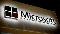 CNNE 783008 - accion de microsoft cae casi 7%