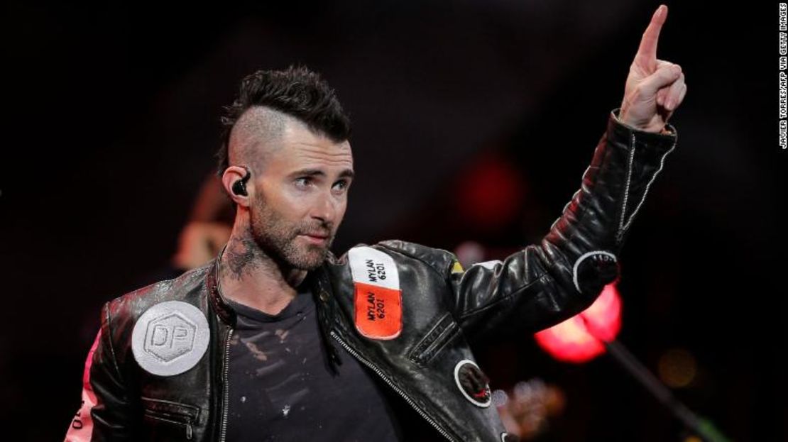 El cantante estadounidense Adam Levine, de Maroon 5, se presenta durante la 61 edición del Festival Internacional de la Canción de Viña del Mar.