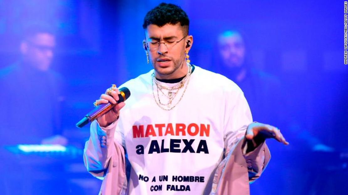 Bad Bunny llevaba una camisa para llamar la atención sobre el asesinato de Luciano durante su aparición en "The Tonight Show Starring Jimmy Fallon".