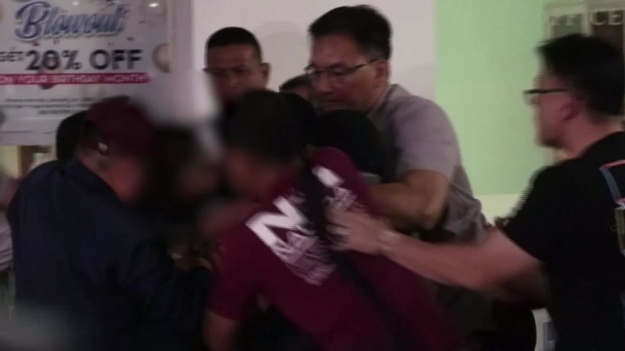 CNNE 784643 - filipinas- detienen a exguardia tras secuestro masivo