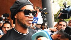 CNNE 786885 - ronaldinho- escandalo por presuntos documentos falsos