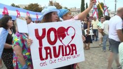 CNNE 788007 - argentinos marchan en contra del aborto en el dia internacional de la mujer