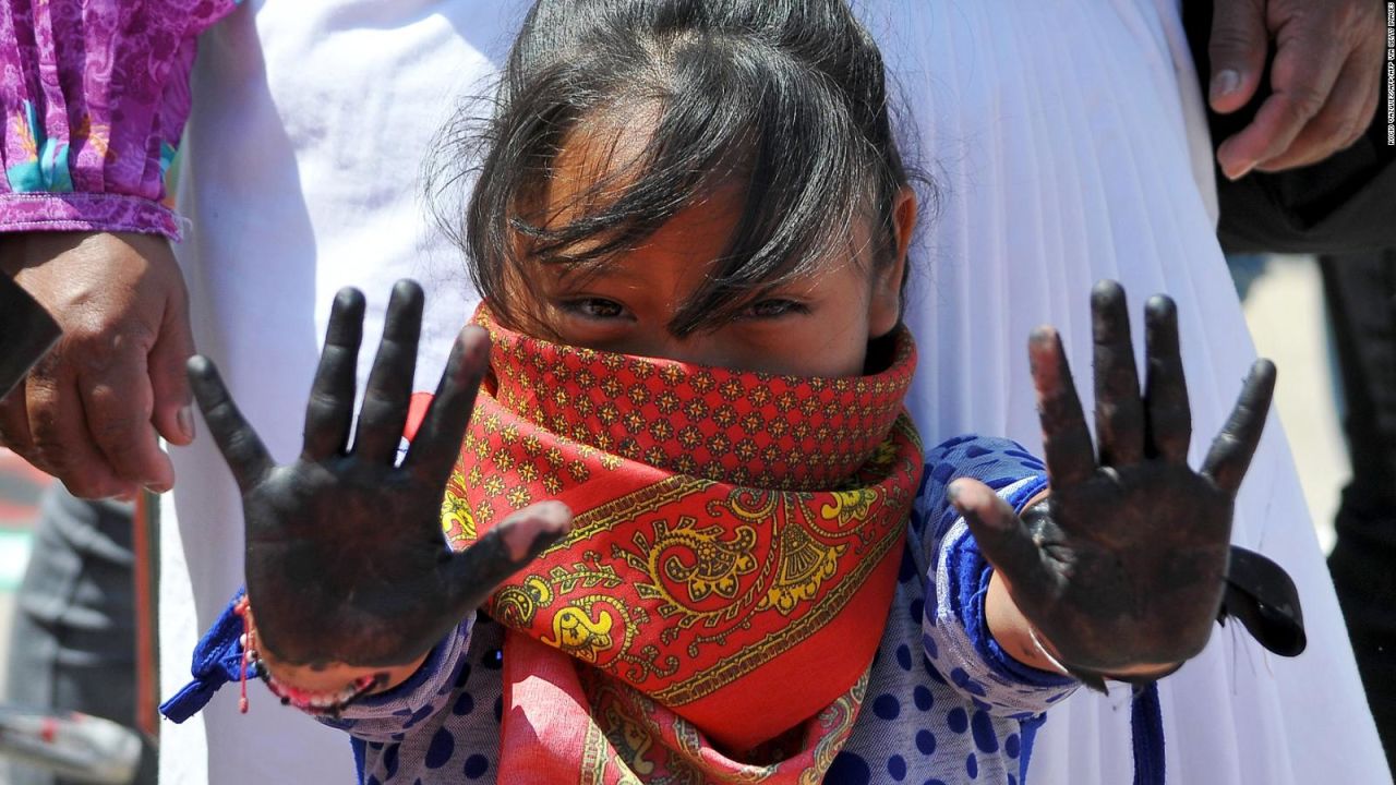 CNNE 788069 - miles de mujeres marchan en mexico contra el feminicidio