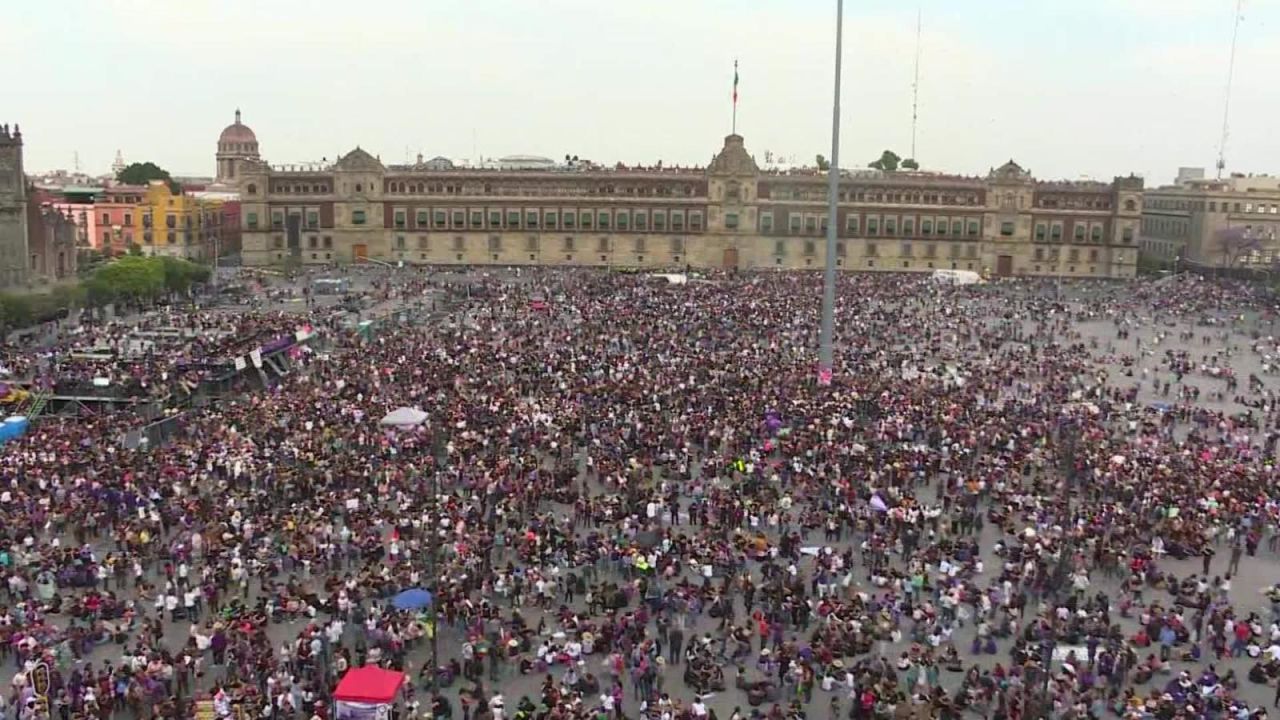 CNNE 788363 - mexicanas protestan contra feminicidios