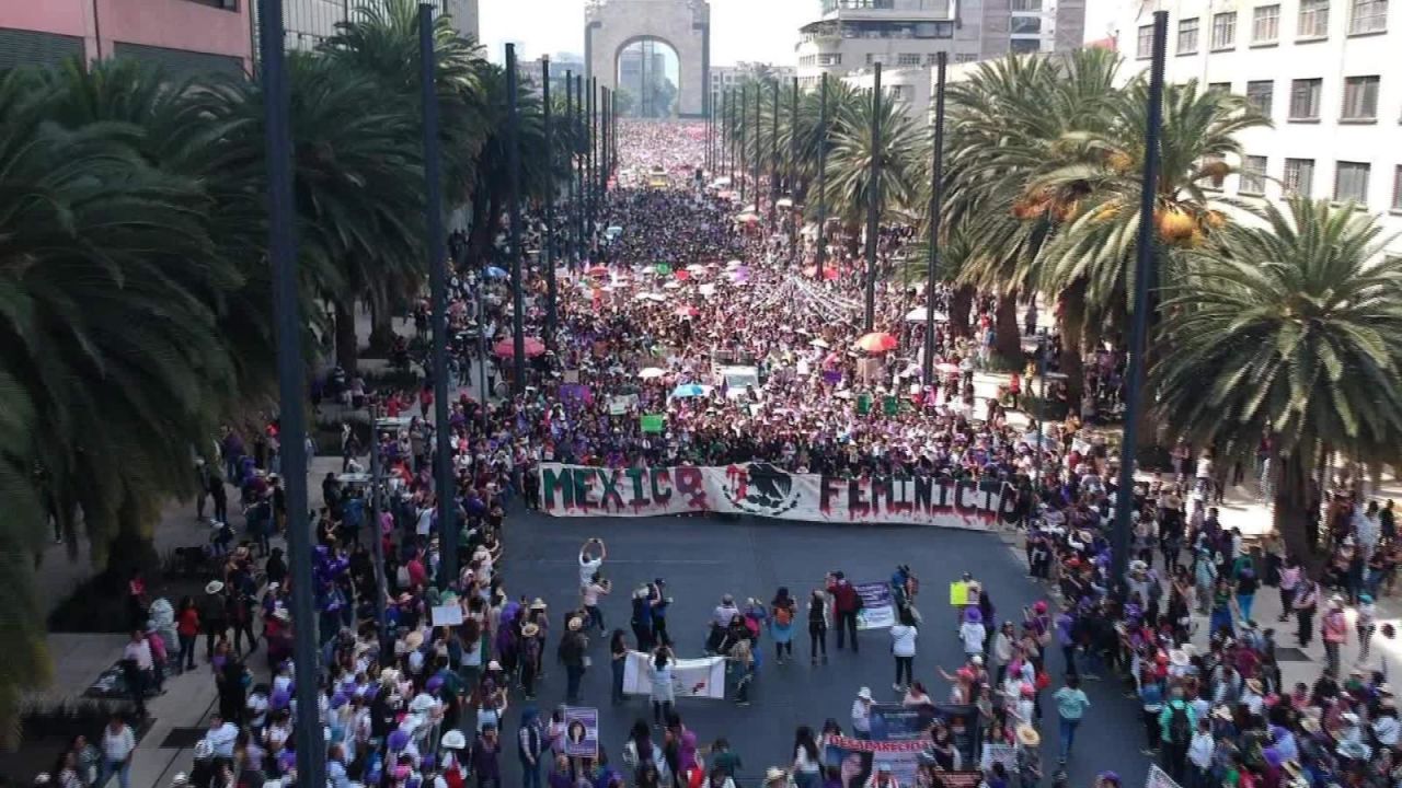 CNNE 788398 - mujeres en el mundo marchan por la igualdad