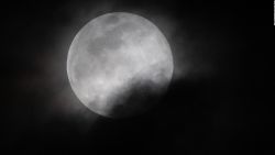 CNNE 788416 - ¿cuando puedes ver la superluna de gusano?