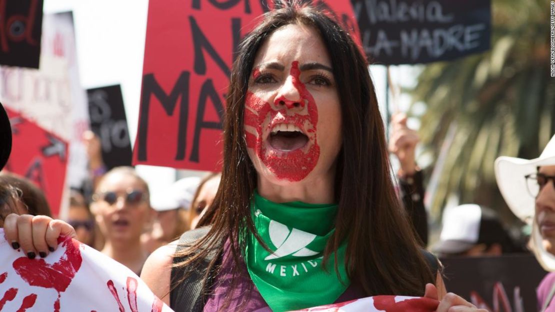 Una manifestante durante una marcha por el Día Internacional de la Mujer de 2020 en Ciudad de México