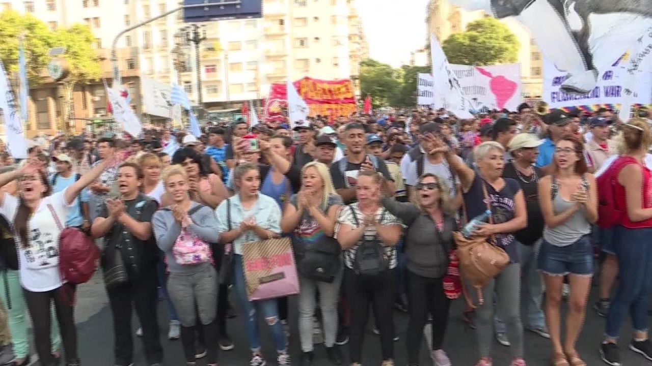 CNNE 789603 - marchan contra y por la intervencion a la justicia de jujuy