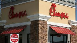 CNNE 790572 - la salsa de chick-fil-a se vendera en botellas