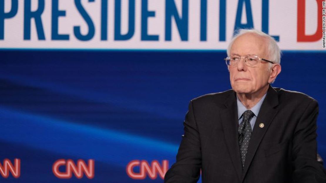 El senador por Vermont, Bernie Sanders, participa en el debate demócrata en Washington, el domingo 15 de marzo.