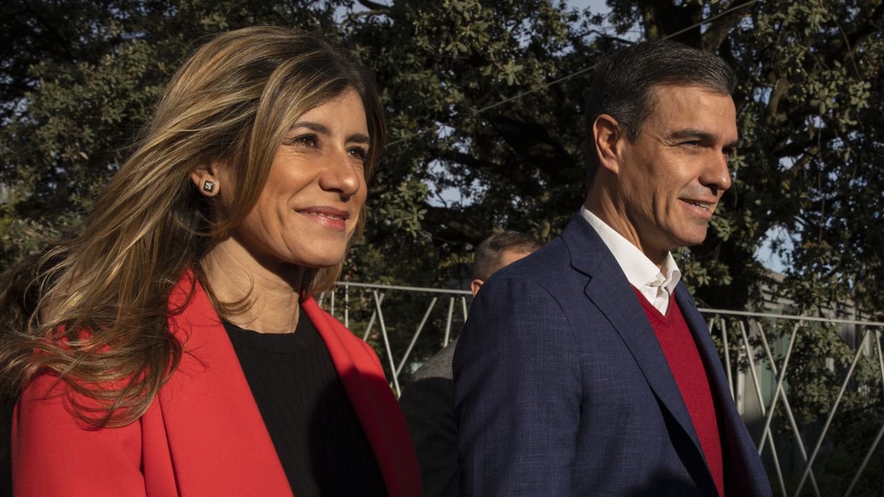 El gobierno español anunció el sábado 14 de marzo que Begoña Gómez, la esposa del primer ministro español Pedro Sánchez, dio positivo por el nuevo coronavirus, según un comunicado del gobierno.