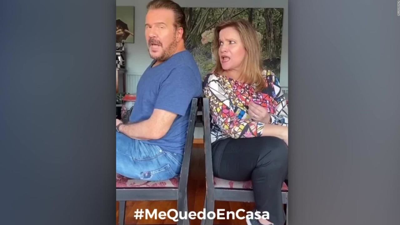 CNNE 796423 - el duo pimpinela muestra un poco de humor mientras estan en cuarentena