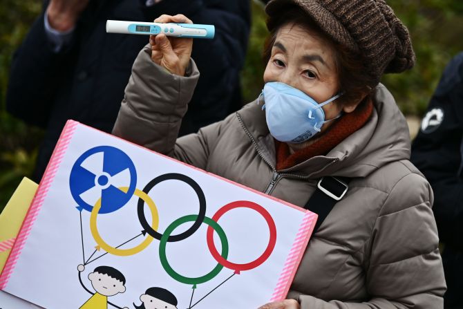 Según un informe de Greenpeace, se pueden detectar puntos calientes de radiación de alto nivel en un complejo deportivo en la prefectura de Fukushima. El Ministerio de Medio Ambiente japonés aseguró que realizó una descontaminación mayor. Getty Images