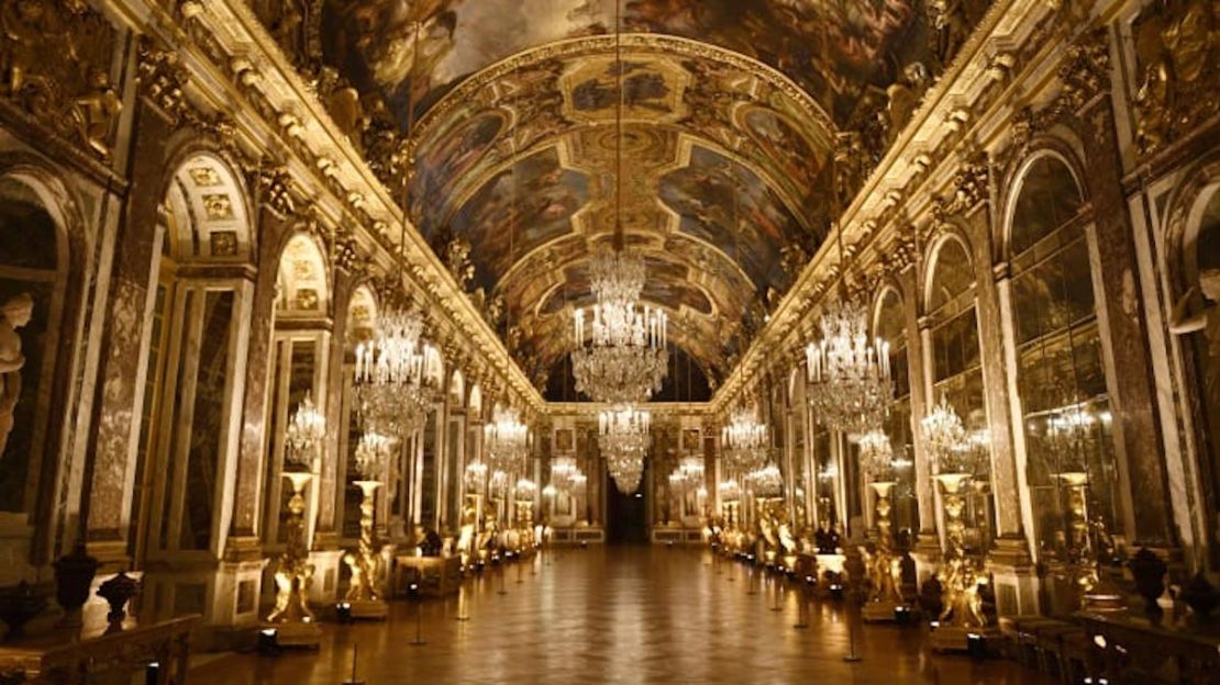 CNNE 797751 - 01-versailles-hall-of-mirrors-file