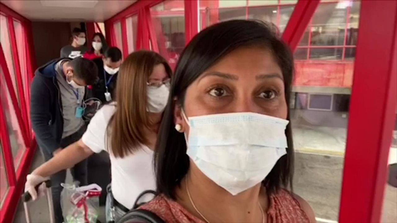 CNNE 798337 - asi es volar de vuelta a venezuela en plena pandemia