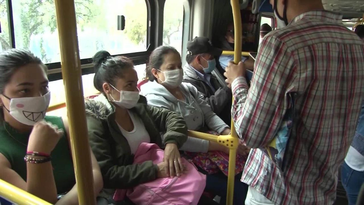 CNNE 798574 - aglutinacion de personas durante cuarentena en colombia