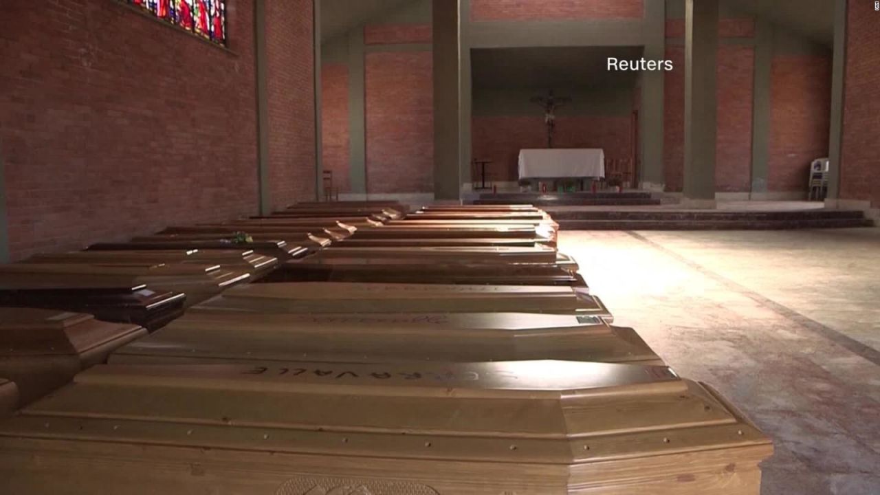 CNNE 798884 - iglesia se vuelve cementerio de victimas de covid-19