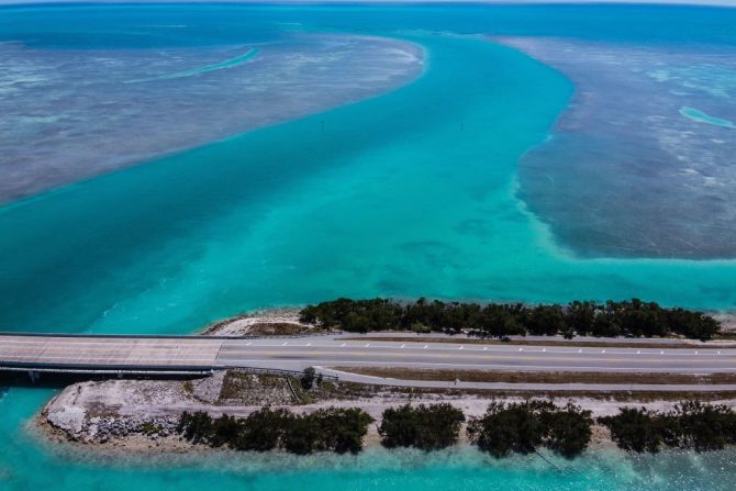 Key West, Florida — Así lucía la carretera 905 el 22 de marzo de 2020, a unos 100 kilómetros al sur de Miami. Los Cayos de Florida fueron cerrados a los visitantes, así como los hoteles alrededor, debido a la pandemia de covid-19.