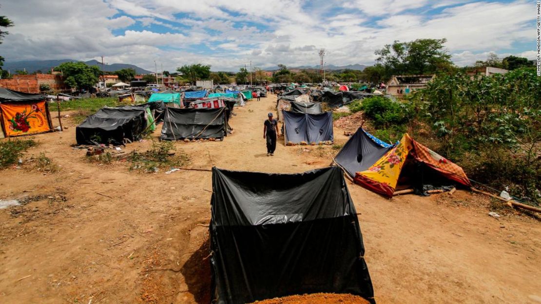 Campamentos en el puente internacional Simón Bolívar en Cúcuta, Colombia, el 7 de julio de 2020.