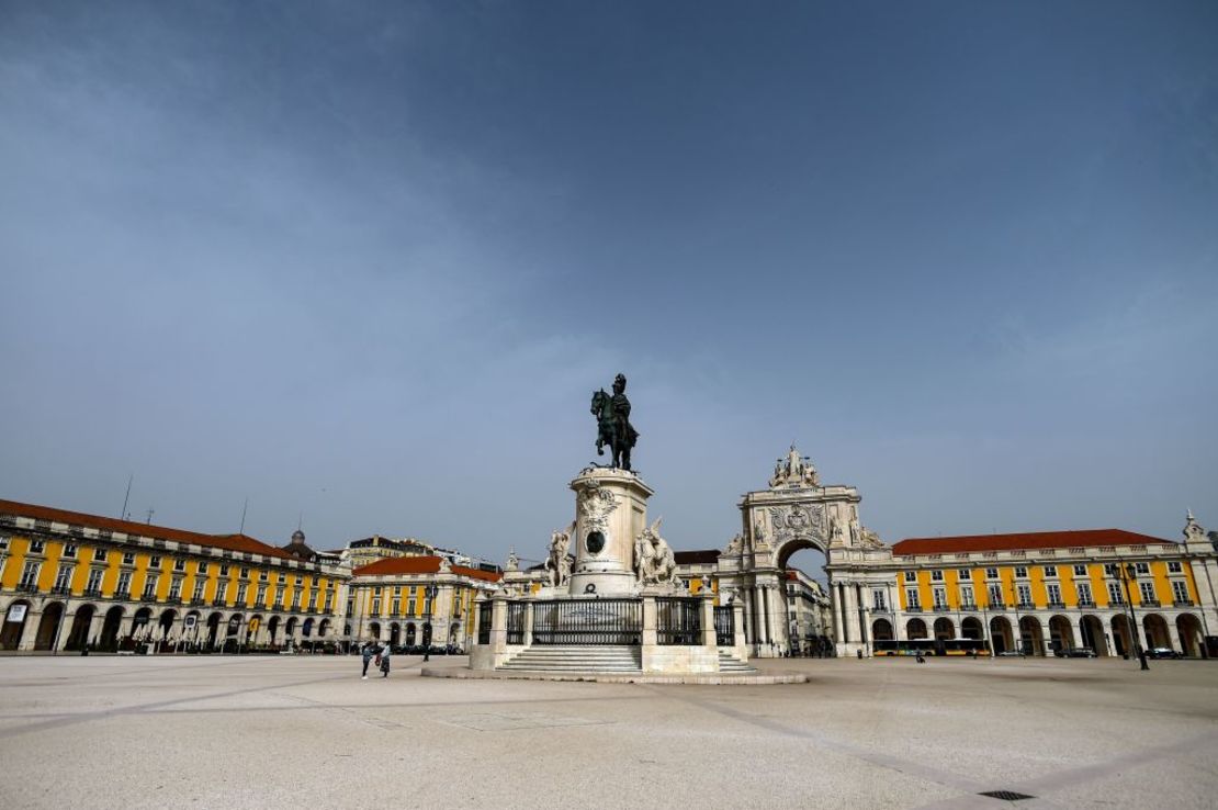 Plaza do Comercio en Lisboa el 19 de marzo de 2020. Hasta el 31 de marzo, Portugal registraba al menos 6.400 casos de coronavirus y 140 muertes.