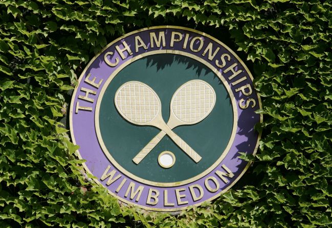 Wimbledon es el torneo más antiguo de tenis del mundo y es uno de los cuatro torneos de tenis Grand Slam. Los otros son el Abierto de Australia, el Roland Garros y el US Open.