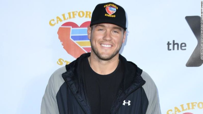 Colton Underwood, una exestrella de "The Bachelor" de ABC anunció el 20 de marzo en Instagram que había dado positivo por coronavirus después de viajar a Colorado desde California. Pasó dos semanas luchando con su respiración, pero se está recuperando.