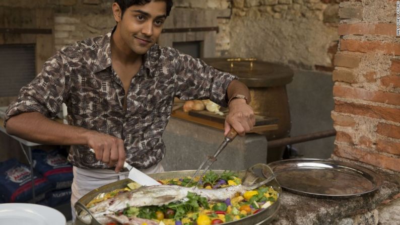 "The Hundred-Foot Journey" (2014) — Manish Dayal interpreta a Hassan Kadam, un joven aspirante a chef cuyo restaurante familiar compite directamente con un famoso y cercano restaurante francés.