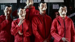 CNNE 802969 - conoce los 5 capitulos clave de "la casa de papel"