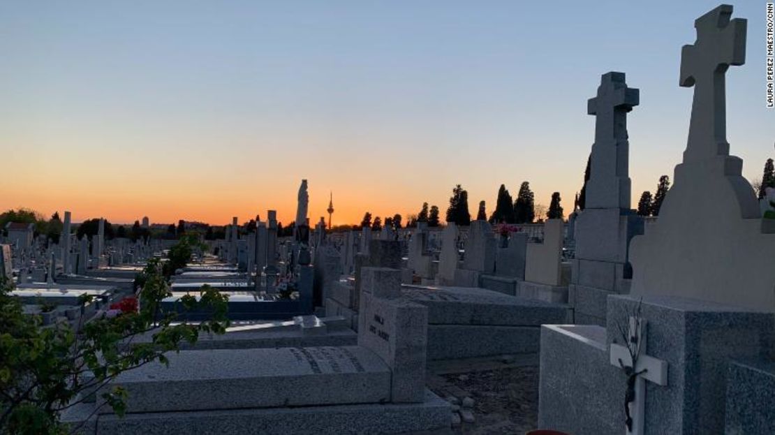 CNNE 804623 - 07-spain-la-almudena-cemetery-exlarge-169