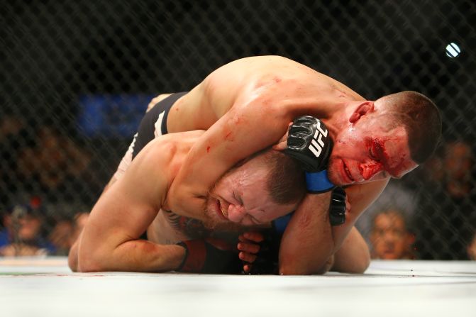 5 de marzo de 2016 – Nate Díaz propina la primera derrota en el UFC a Conor McGregor, por sumisión.