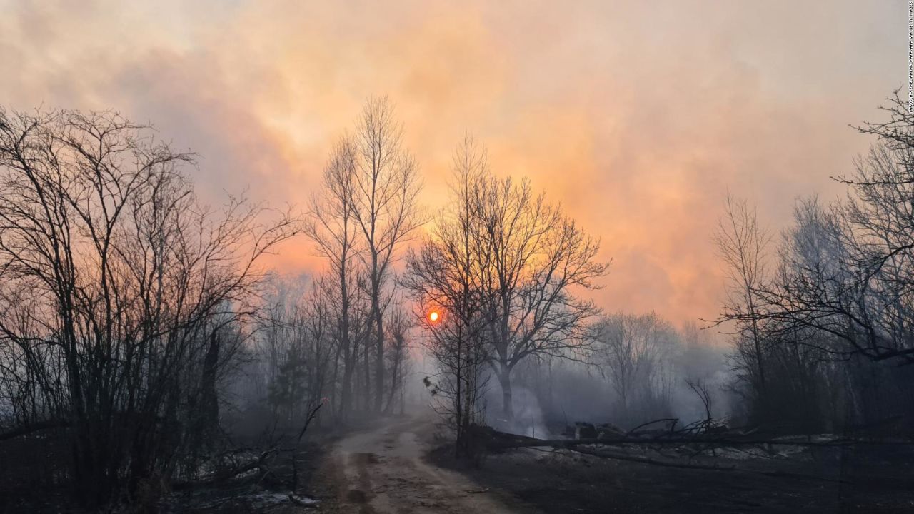 CNNE 805153 - la radiacion en chernobyl aumenta en incendios forestales