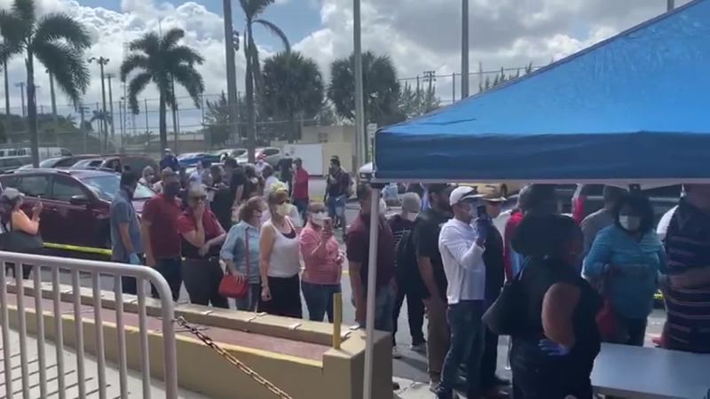 Aglomeraciones y disturbios en entrega de formularios para subsidio de desempleo en la florida | cnn
